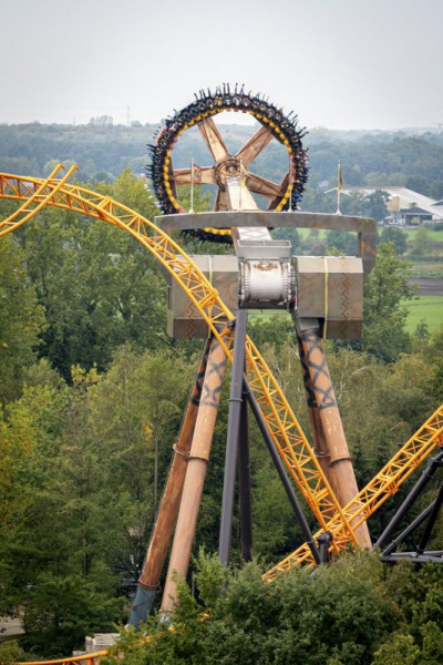 Sledgehammer • HUSS Giant Frisbee • Bobbejaanland