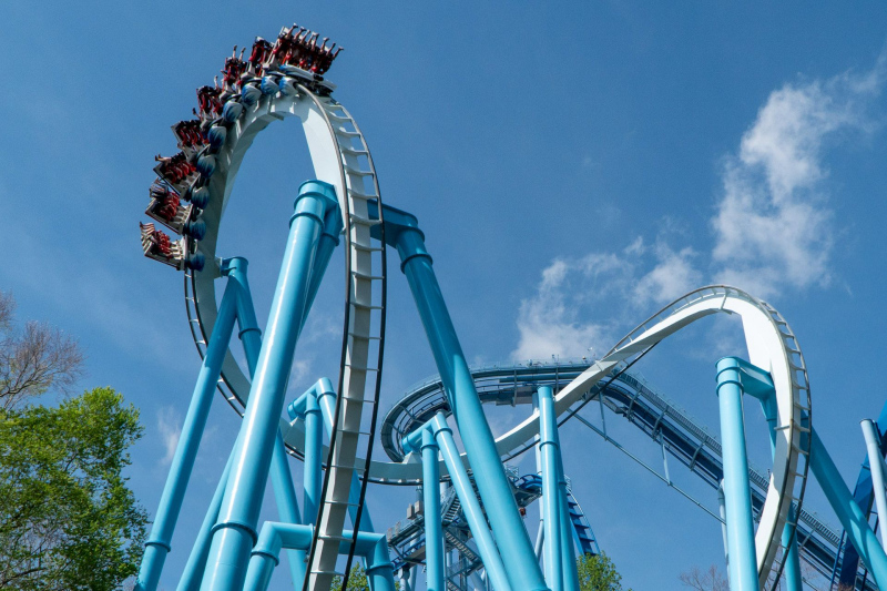 Alpengeist • B&M Inverted Coaster