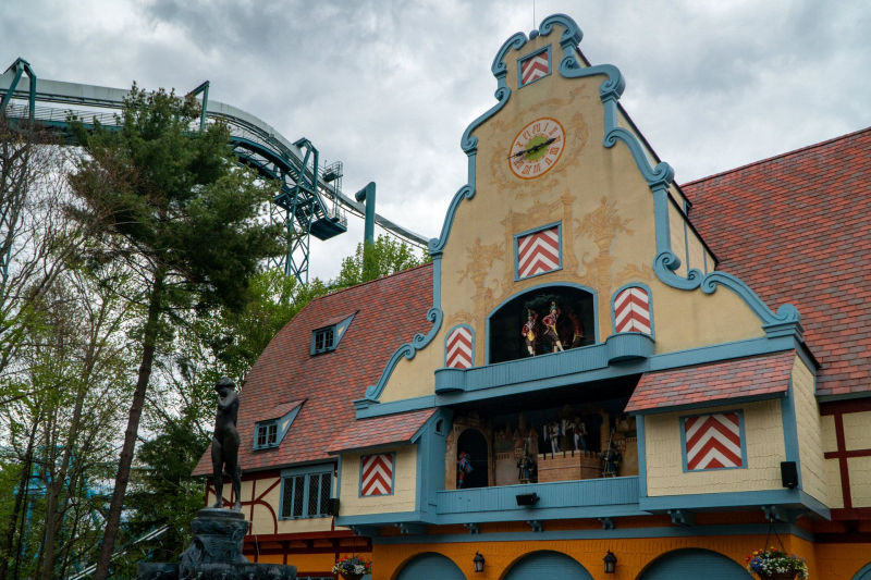 Alpengeist • B&M Inverted Coaster