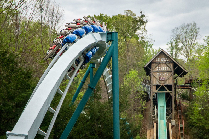 Alpengeist • B&M Inverted Coaster