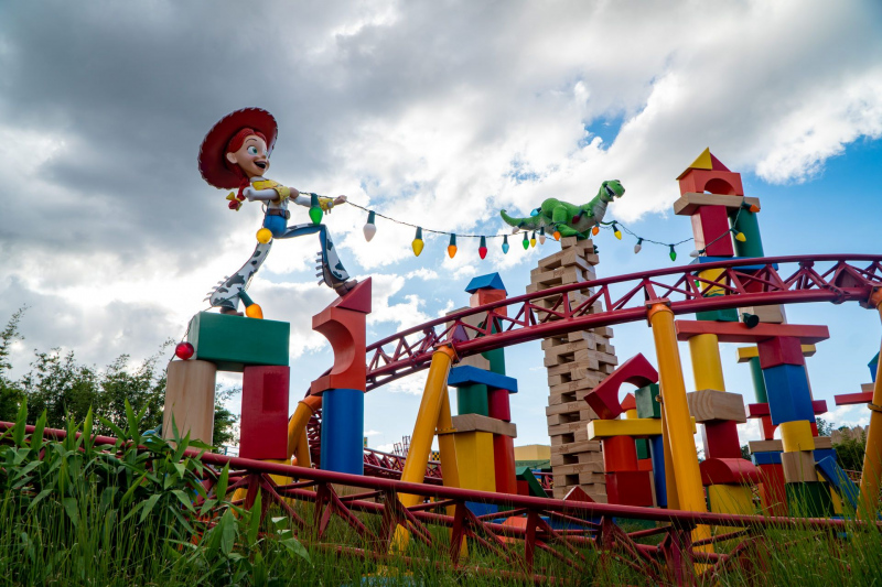 Slinky Dog Dash • Mack Rides Family Launch Coaster