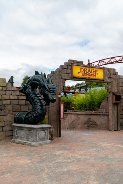 DrageKongen • Intamin Suspended Family Coaster • Djurs Somme