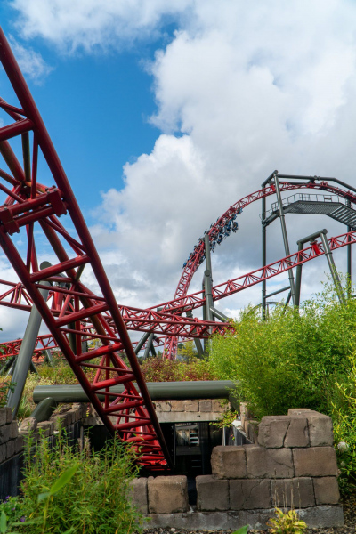 DrageKongen • Intamin Suspended Family Coaster • Djurs Somme