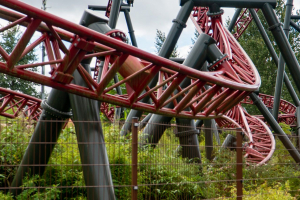 DrageKongen • Intamin Suspended Family Coaster • Djurs Somme