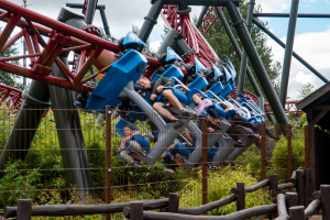 DrageKongen • Intamin Suspended Family Coaster • Djurs Somme