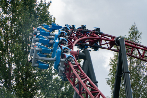 DrageKongen • Intamin Suspended Family Coaster • Djurs Somme