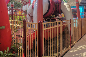 The Claw • Intamin Gyro Swing