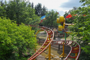 Familienachterbahn • Zierer Force Coaster