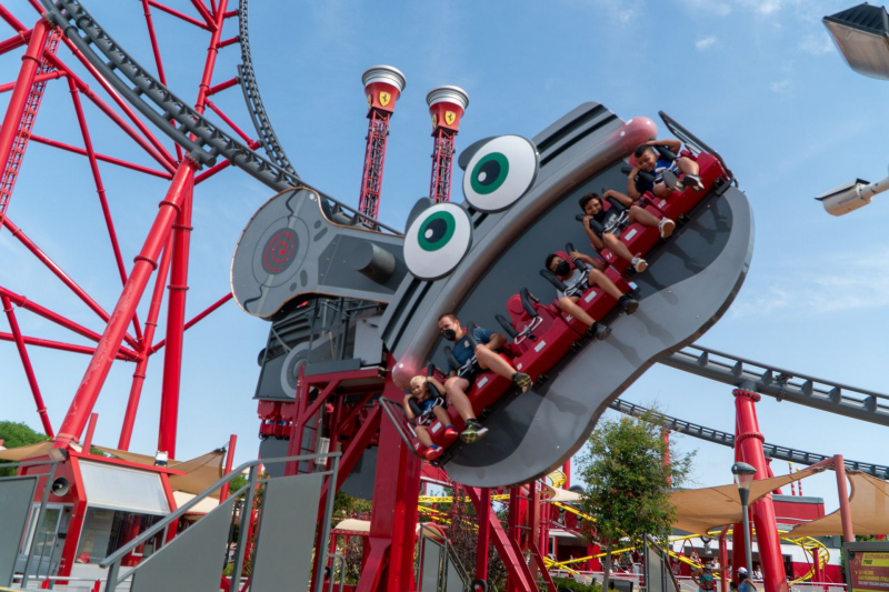 Crazy Pistons • SBF Visa Fly Over • Ferrari Land