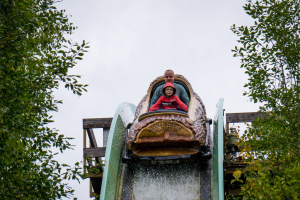 Wildwasserbahn mit Geisterbahn • Mack Rides Log Flume