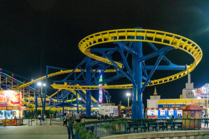 Freedom Flyer • Vekoma Suspended Family Coaster