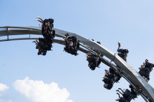 Flug der Dämonen • B&M Wing Coaster