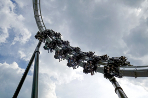 Flug der Dämonen • B&M Wing Coaster