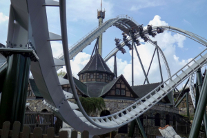 Flug der Dämonen • B&M Wing Coaster