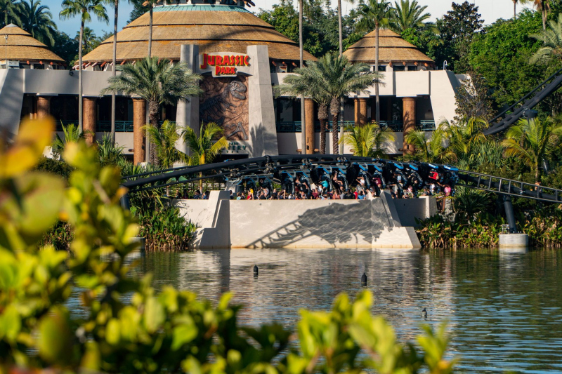 Jurassic World: VelociCoaster • Intamin LSM Launch Coaster