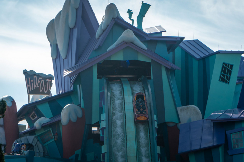 Dudley Do-Right's Ripsaw Falls • Mack Rides Log Flume