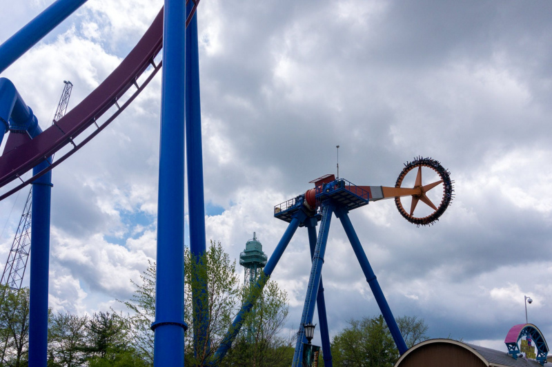 Delirium • HUSS Giant Frisbee