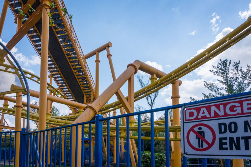 Flying Ace Aerial Chase • Vekoma Suspended Family Coaster