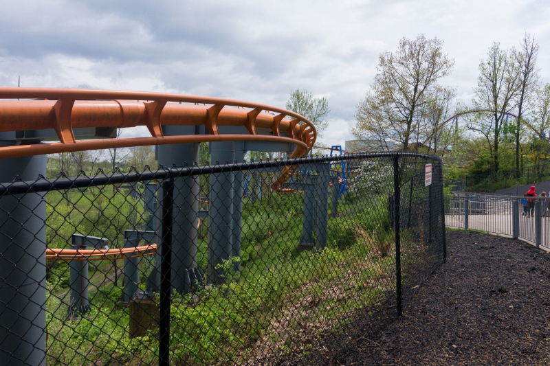 The Bat • Arrow Suspended Coaster