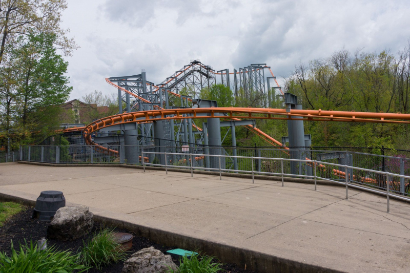 The Bat • Arrow Suspended Coaster