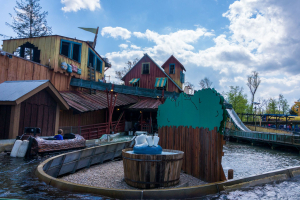 Race for your life Charlie Brown • Arrow Log Flume