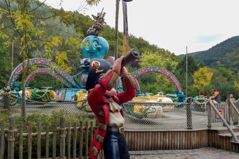 Theme Park nearby picturesque falls