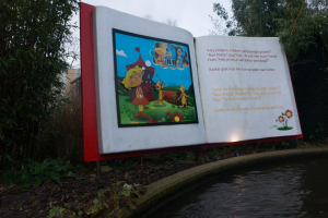 Kaatje zoekt Eendje • Mack Rides Round Boat Ride