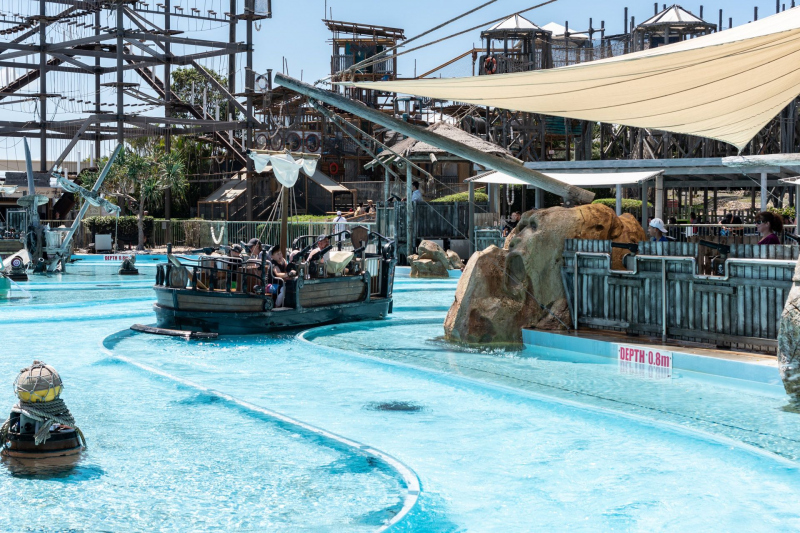 Castaway Bay • Mack Rides Splash Battle