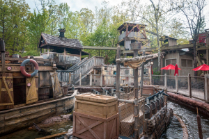 Tom & Huck's RiverBlast • Mack Rides Splash Battle