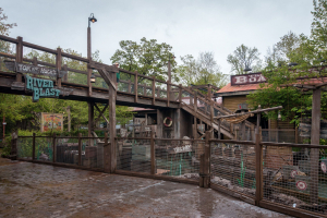 Tom & Huck's RiverBlast • Mack Rides Splash Battle