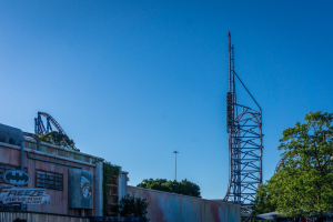 Mr. Freeze Reverse Blast • Premier Rides LIM Shuttle Loop Coas