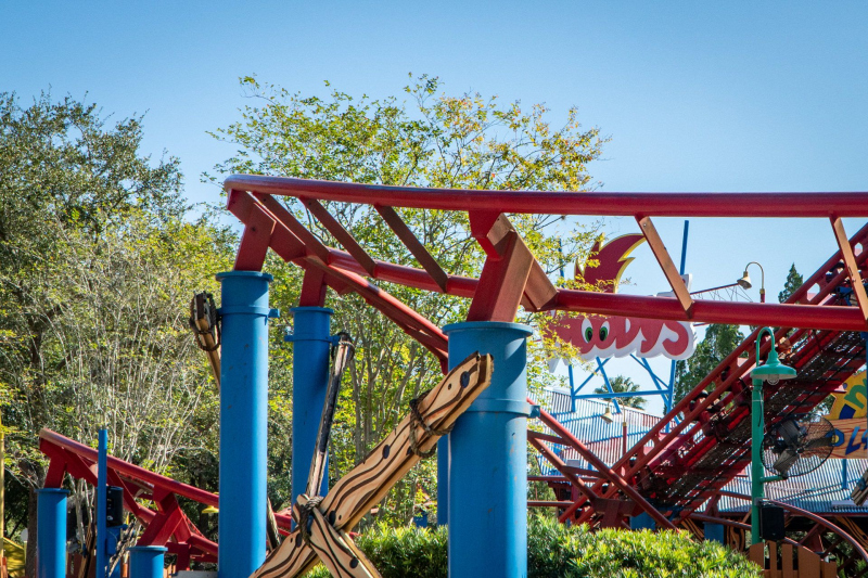 Woody Woodpecker's Nuthouse Coaster • Vekoma Family Coaster