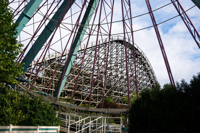 Loop Garou • Vekoma Wooden Coaster