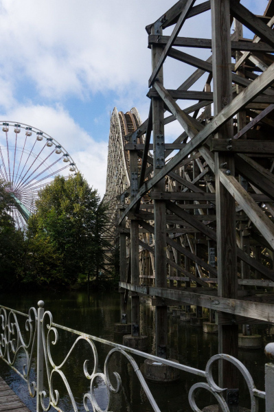 Loop Garou • Vekoma Wooden Coaster