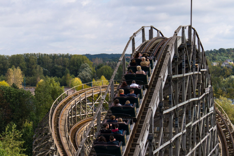 Loop Garou • Vekoma Wooden Coaster
