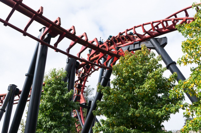 Vampire • Vekoma Suspended Looping Coaster
