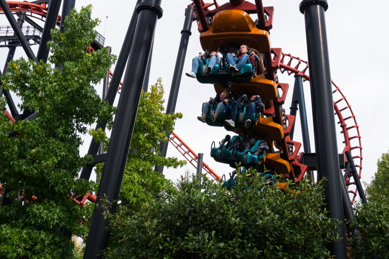 Vampire • Vekoma Suspended Looping Coaster
