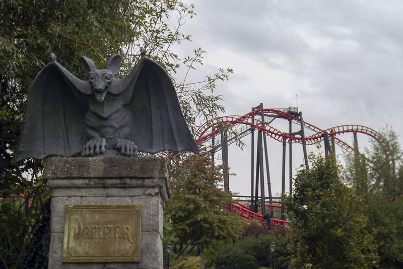 Vampire • Vekoma Suspended Looping Coaster