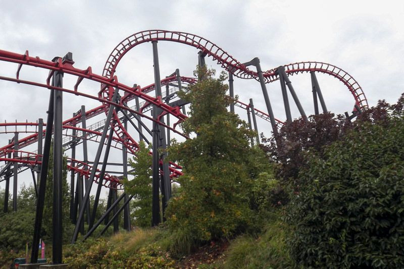 Vampire • Vekoma Suspended Looping Coaster