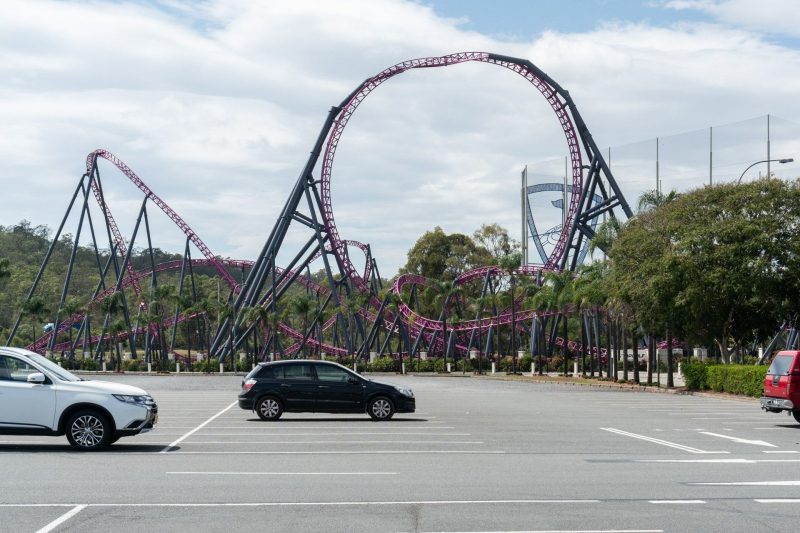 DC Rivals HyperCoaster • Mack Rides Mega Coaster