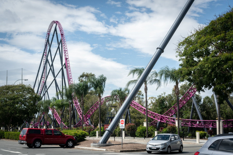 DC Rivals HyperCoaster • Mack Rides Mega Coaster