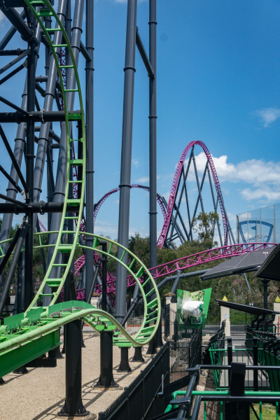 DC Rivals HyperCoaster • Mack Rides Mega Coaster