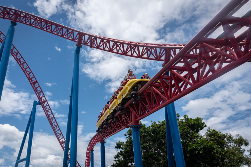 Superman Escape • Intamin Accelerator Coaster