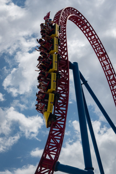 Superman Escape • Intamin Accelerator Coaster