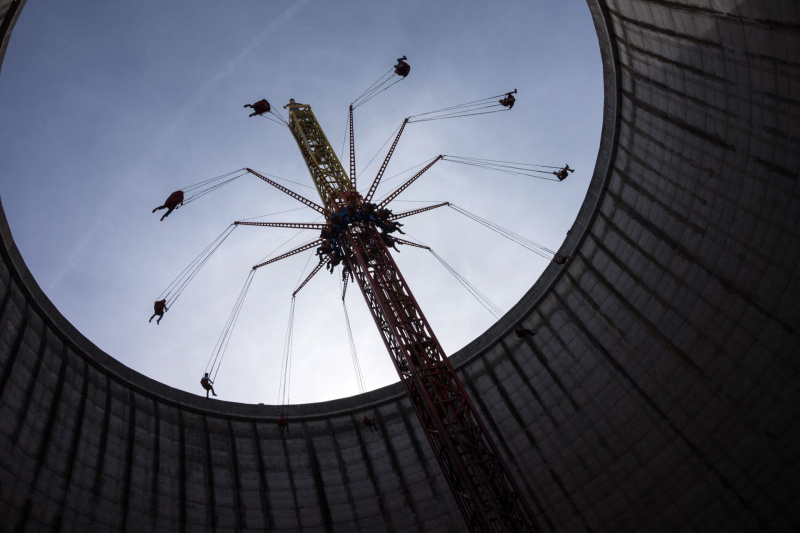 Vertical Swing • Zamperla Vertical Swing